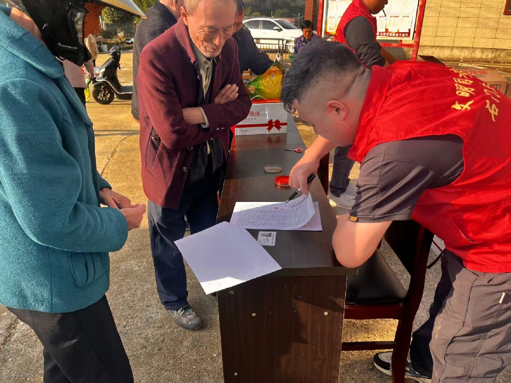 爱心汇聚东山,温情温暖夕阳 —— 鄱阳县石门街镇东山村委会开展尊老敬老活动